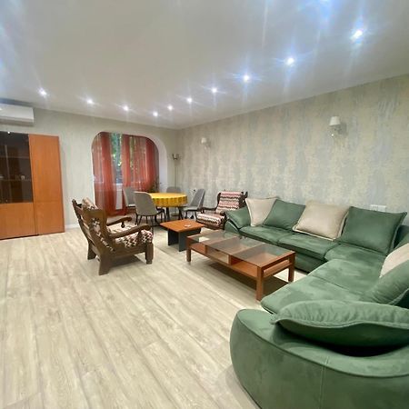 Spacious Dinamo Apartment Tbilissi Extérieur photo