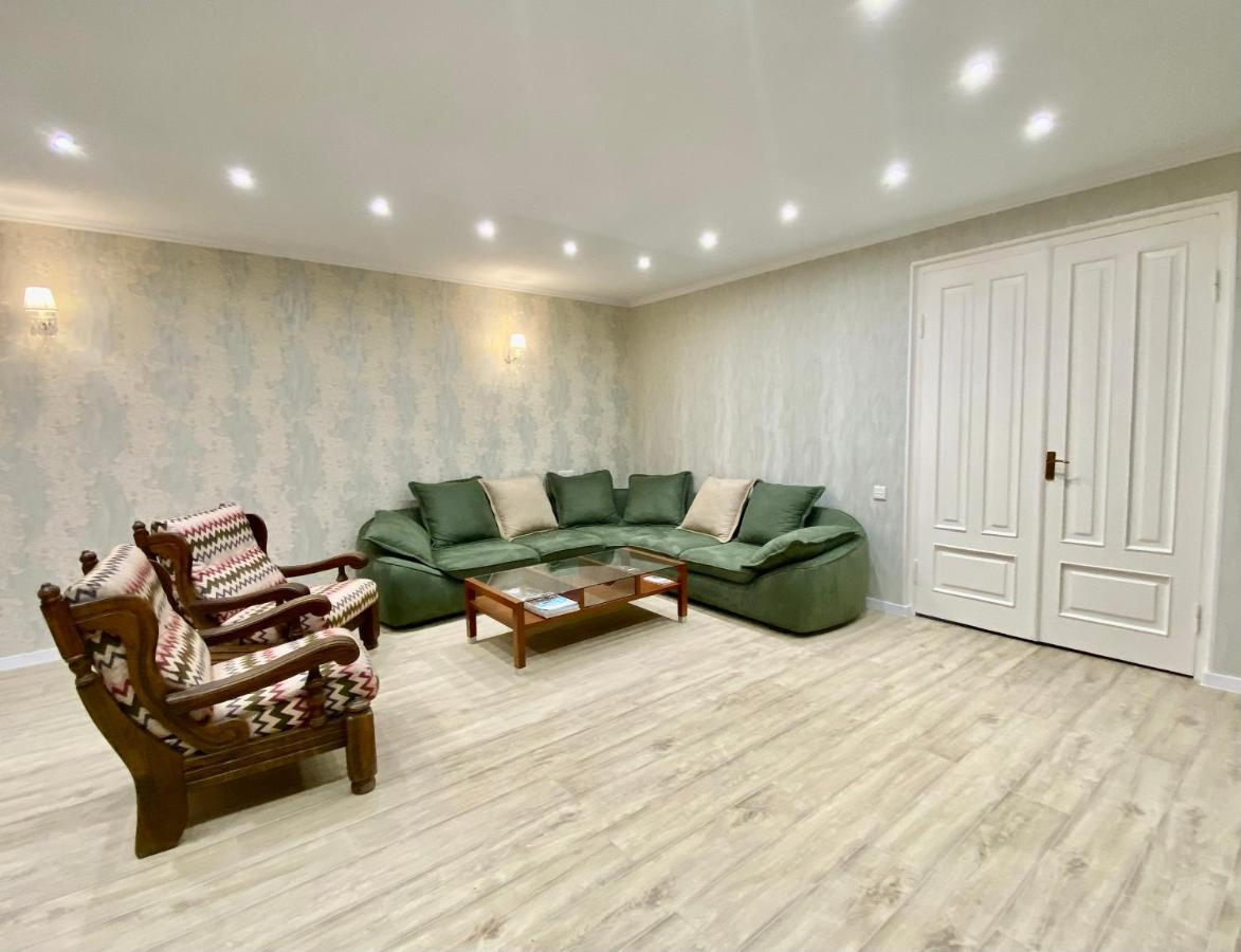 Spacious Dinamo Apartment Tbilissi Extérieur photo